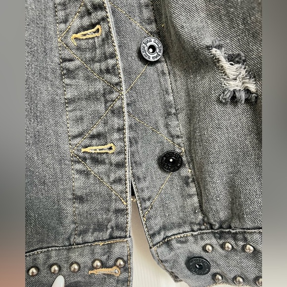 UMGEE Distressed Denim Jacket with non functional Pockets & Studs Large - Picture 5 of 13